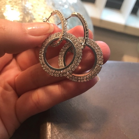 Beautiful Silver plated round crystals Earrings 🌺 - Picture 6 of 8